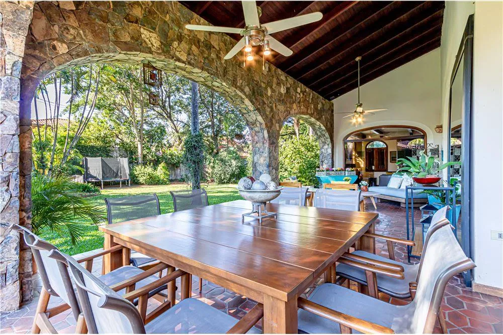 VENDO HERMOSA RESIDENCIA ZONA MCAL ESTIGARRIBIA 1,150,000 USD — foto 3
