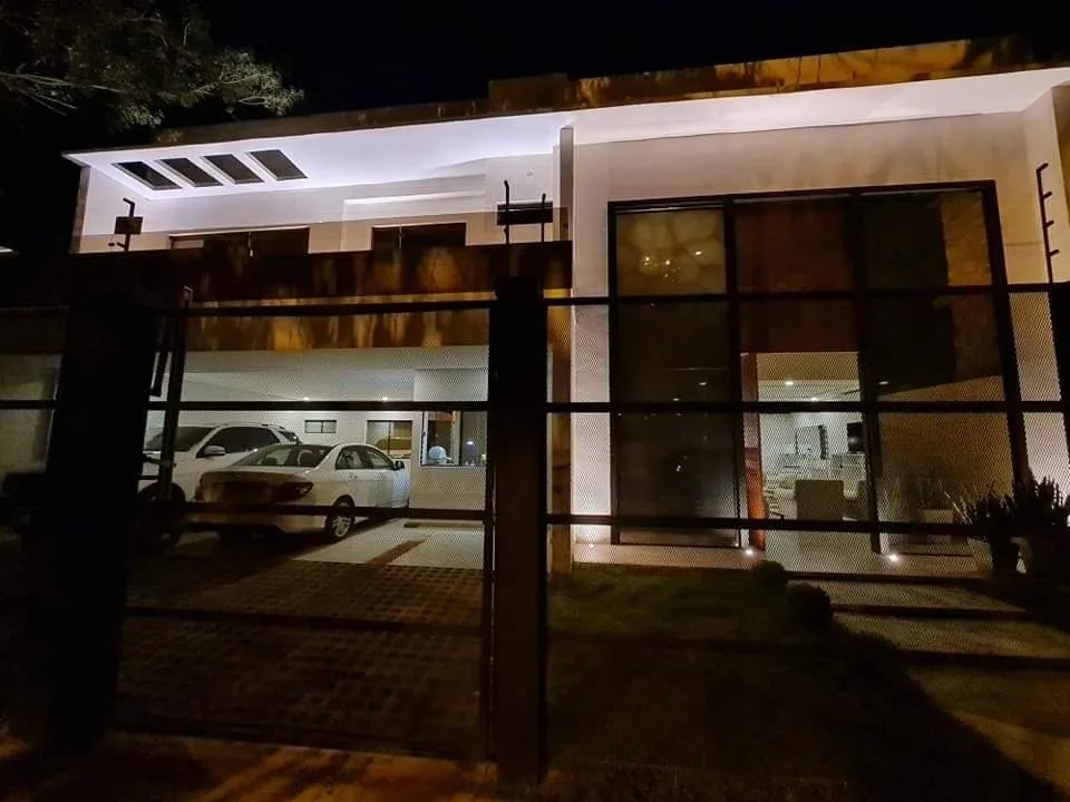 Vendo Residencia Moderna en LUQUE, Zona CONMEBOL Aeropuerto con 5 dorm. C202 — foto 3