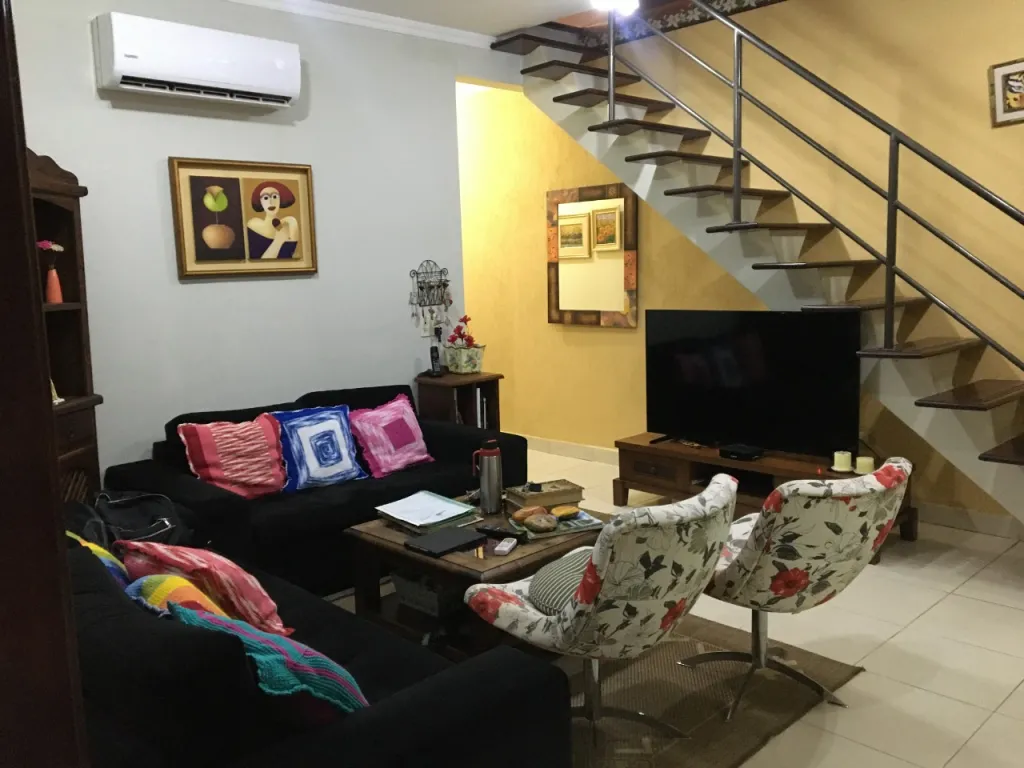 VENDO AMPLIA RESIDENCIA EN VILLA MORRA — foto 2