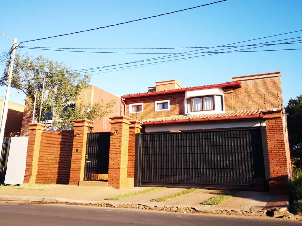 NUEVA RESIDENCIA AMPLIA Y ELEGANTE A PASOS DEL CIT — foto 2