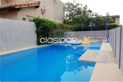 📢¡EN VENTA! 🏡CASA EN BARRIO RESIDENCIAL DE LUQUE CON GRAN PATIO — foto 2