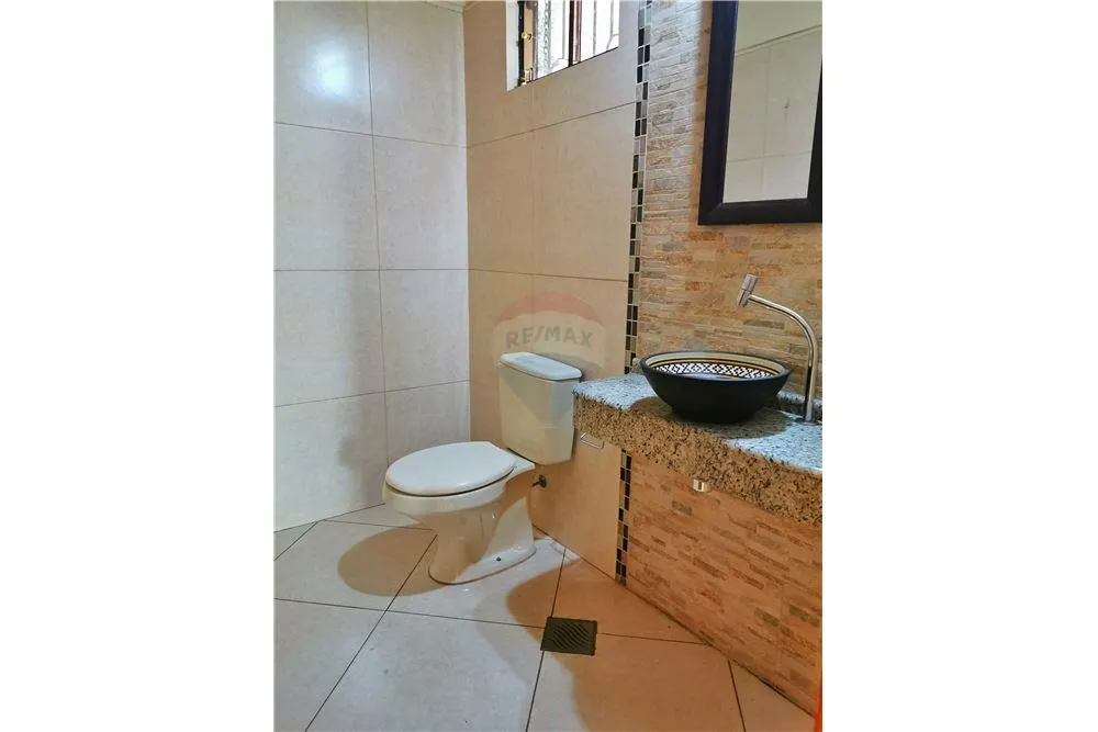 CASA CON PISCINA EN BARRIO SAN PABLO — foto 2