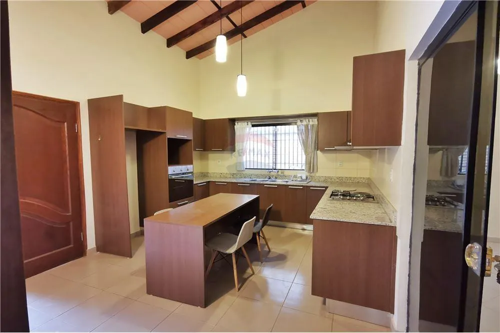 CASA CON PISCINA EN BARRIO SAN PABLO — foto 3