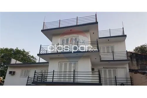 Imponente Residencia de 3 Niveles en Villa Morra para uso de oficina — foto 3