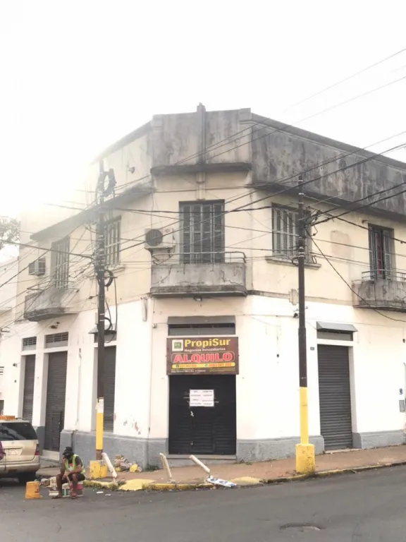 ALQUILO SALÓN COMERCIAL UBICADO EN ESQUINA DEL CENTRO MISMO — foto 2