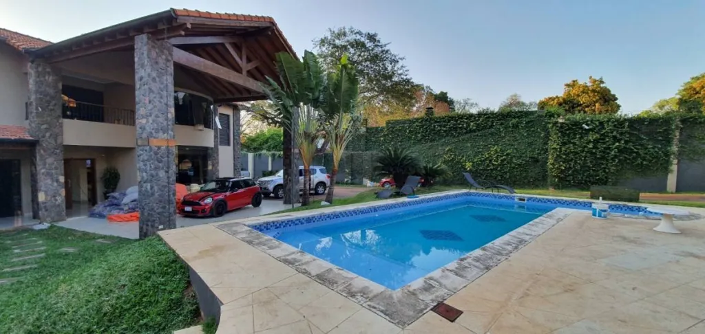 Hermosa Residencia de 3030 m2. - Zona UCA. — foto 2