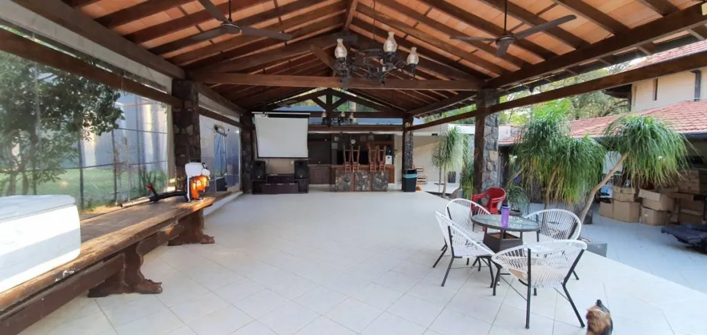 Hermosa Residencia de 3030 m2. - Zona UCA. — foto 3