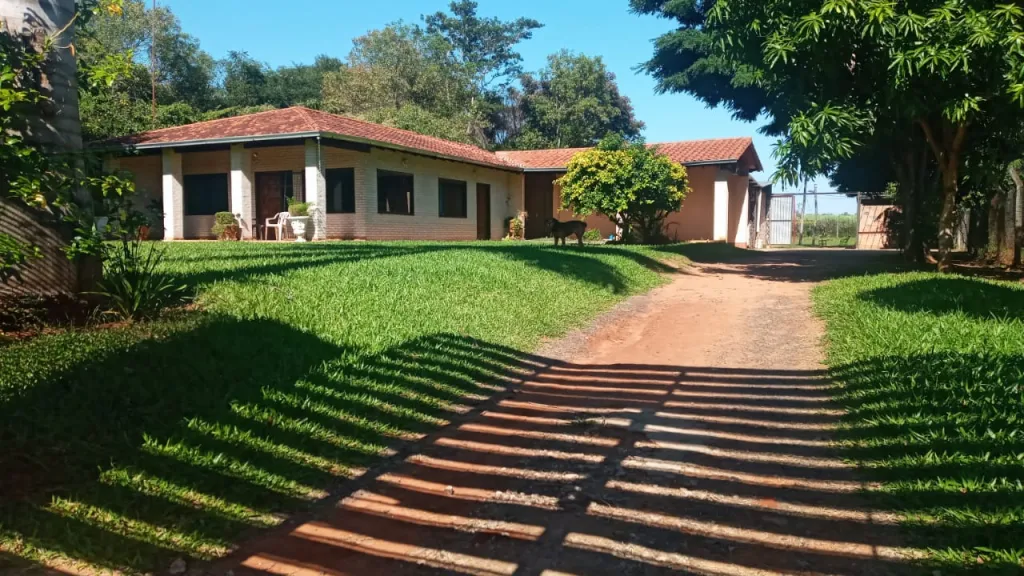 Hermosa Casa Quinta en Itagua sobre Asfalto — foto 2