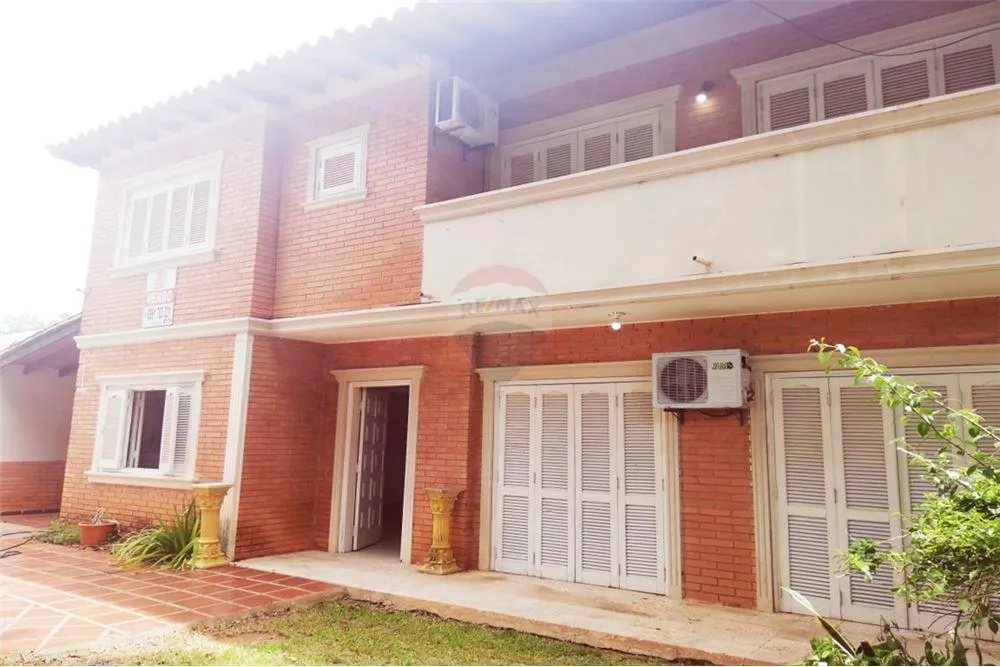 Vendo amplia casa en Asuncion - 320.000 USD. — foto 2