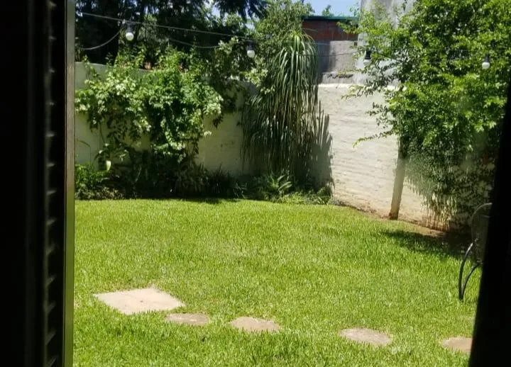 VENDO CASA SOBRE AUSTRIA BARRIO YCUA SATI ZONA CONTRALORIA IDEAL PARA OFICINAS — foto 2