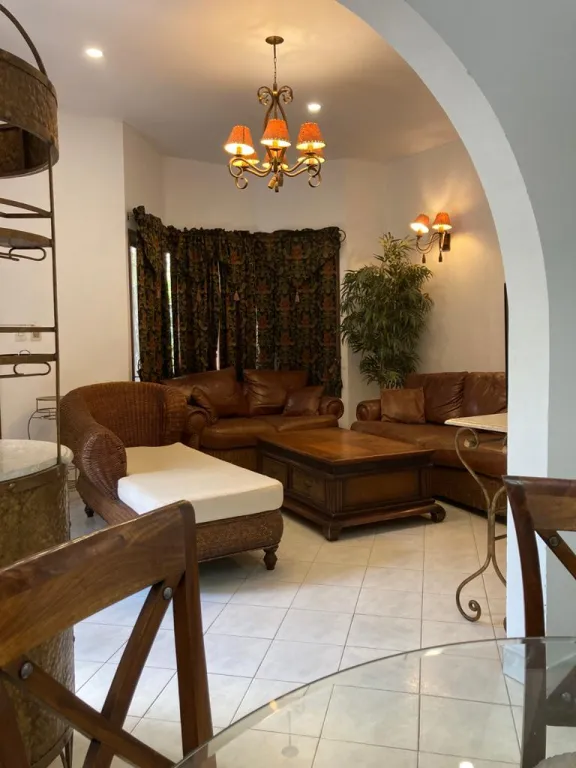 PROX. SHOP. SOL – WTC: ELEGANTE DÚPLEX AMOBLADO, 3 DORMITORIOS, 6.500.000 GS. — foto 3