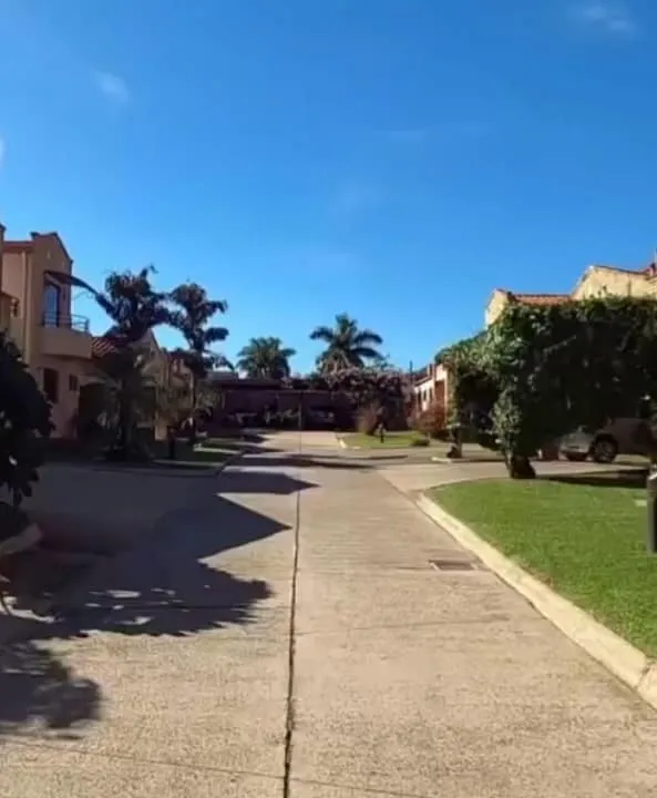 Vendo Hermosa Casa en Luque en Barrio Cerrado Boulevart Confederación. — foto 2