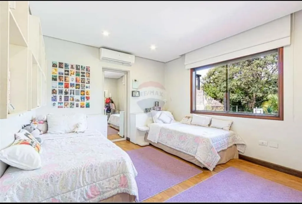 VENDO importante residencia, sobre avenida Molas Lopez. — foto 2