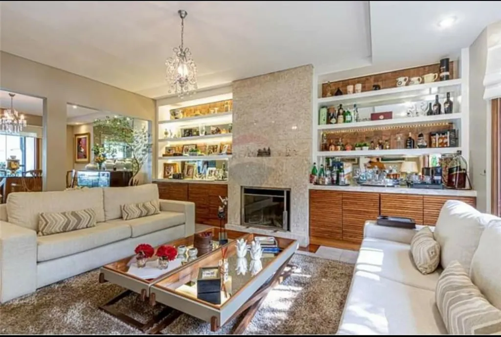VENDO importante residencia, sobre avenida Molas Lopez. — foto 3