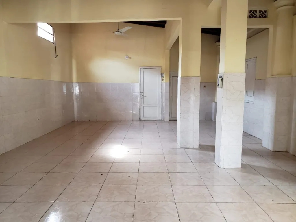 Salon comercial amplio — foto 2
