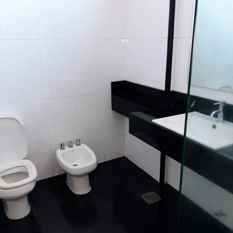 VENDO HERMOSA RESIDENCIA LOS LAURELES ZONA IDENTIFICACIONES — foto 3