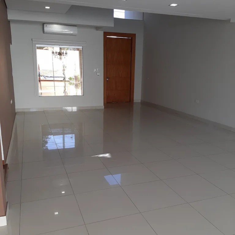 VENDO HERMOSA RESIDENCIA LOS LAURELES ZONA IDENTIFICACIONES — foto 2