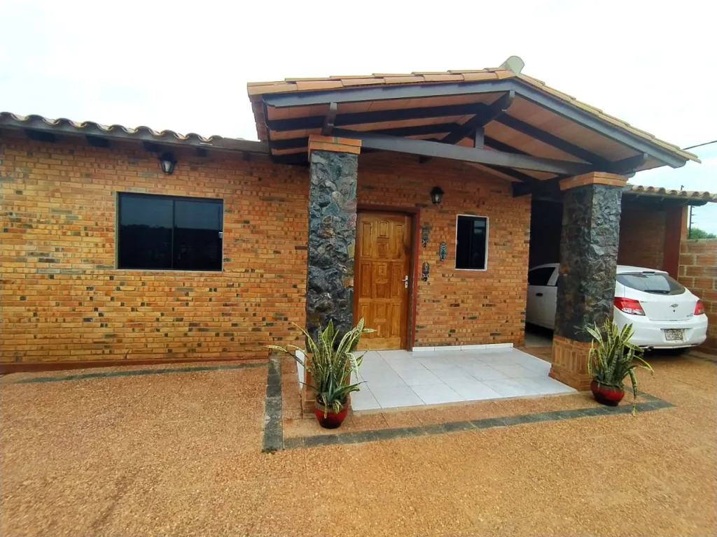 VENDO CASA EN ESQUINA EN GUARAMBARÉ!! — foto 2