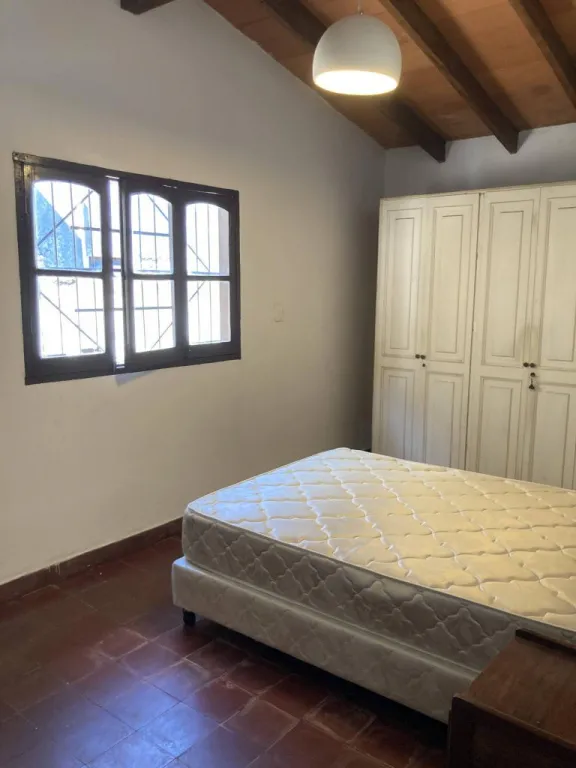Casa totalmente refaccionada a pasos de Primer Presidente — foto 2