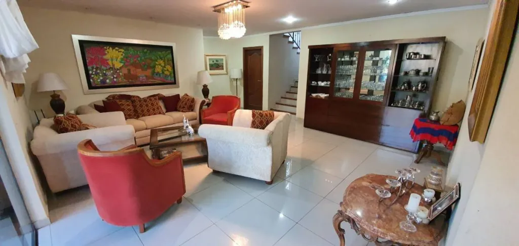 Hermosa Residencia de 3030 m2. - Zona UCA — foto 2