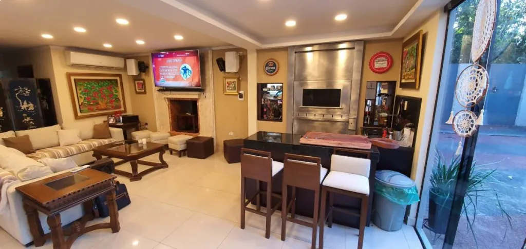 Hermosa Residencia de 3030 m2. - Zona UCA — foto 3
