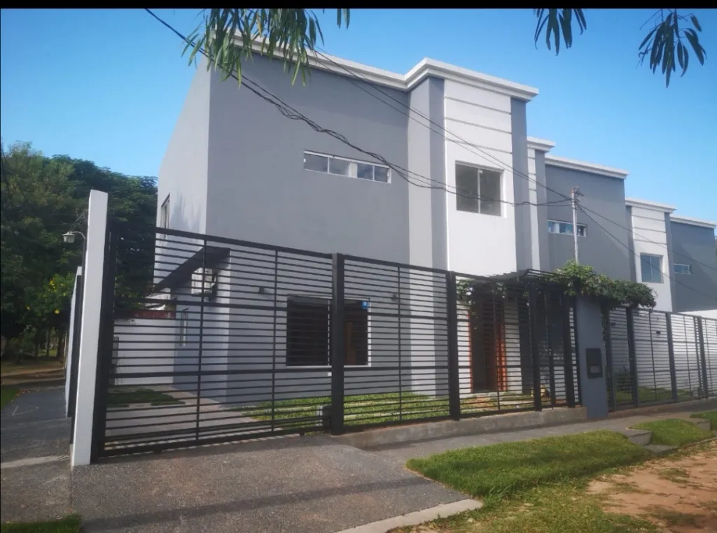 Hermoso dúplex, zona Yacht&Golf Club! A 100 mts de Plaza de los Mangos — foto 2