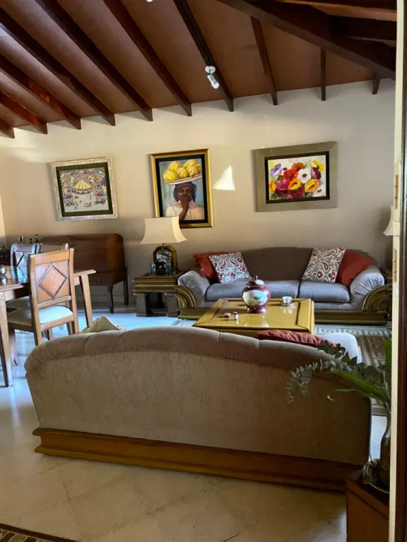 VENDO CASA en barrio Santísima Trinidad, a pasos del shopping del sol. — foto 2