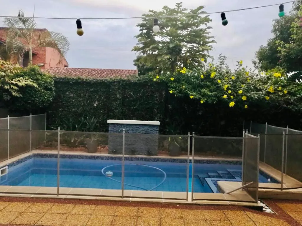 VENDO CASA en barrio Santísima Trinidad, a pasos del shopping del sol. — foto 3