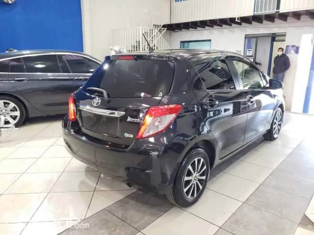Toyota Vitz 2012 — foto 5