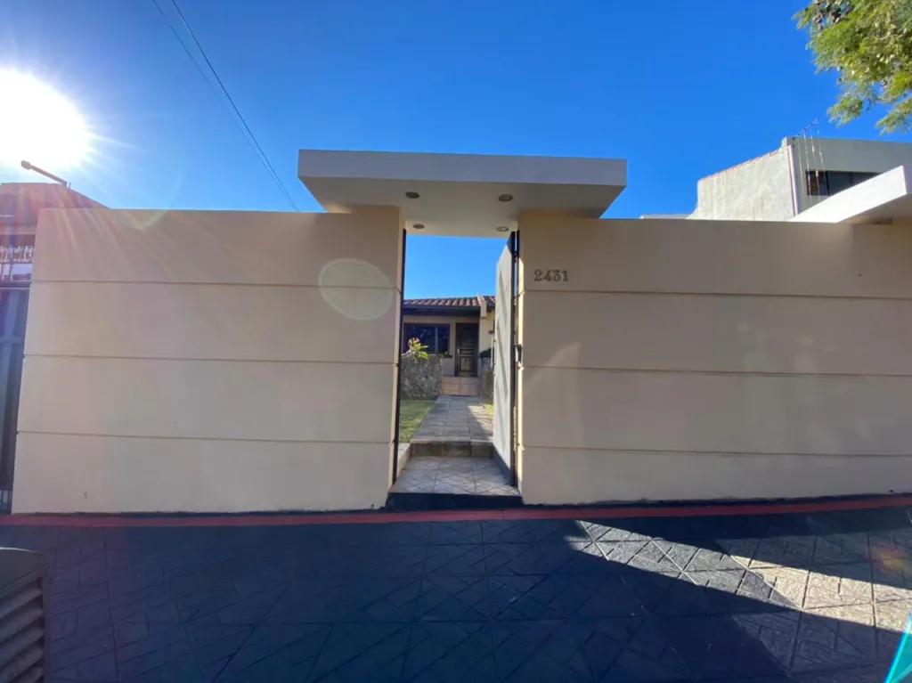 HERMOSA RESIDENCIA EN ASUNCION_Bº REPUBLICANO Zona Félix BogadoSuper 6 y Luisito — foto 2