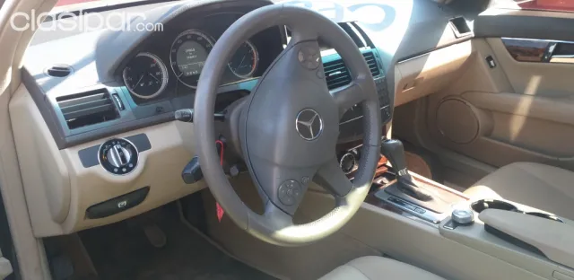 Mercedes-Benz C300 2009 — foto 4
