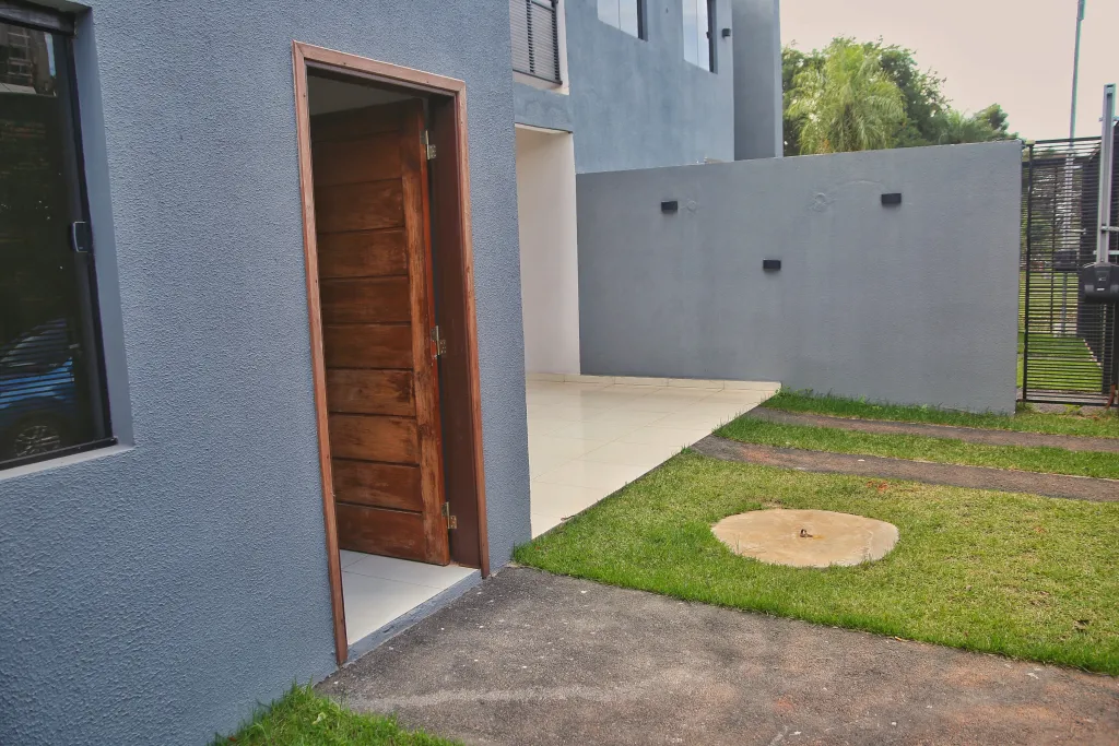 VENDO DUPLEX A ESTRENAR EN LUQUE, BARRIO YKUA DURE — foto 2