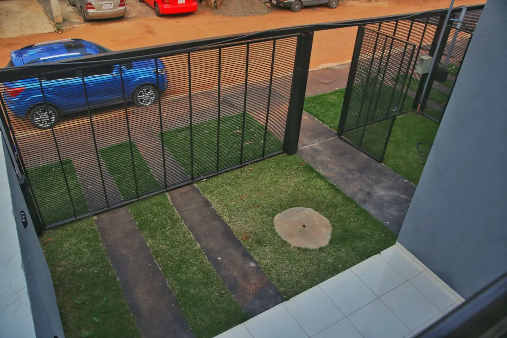 VENDO DUPLEX A ESTRENAR EN LUQUE, BARRIO YKUA DURE — foto 3