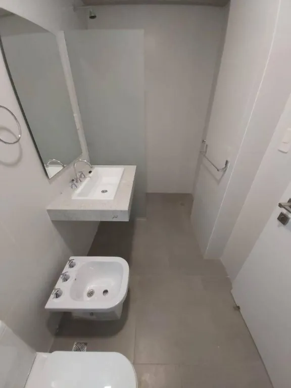DEPARTAMENTO EN EDIFICIO HABITAT PLAZA, AMPLIO, CÓMODO. — foto 3