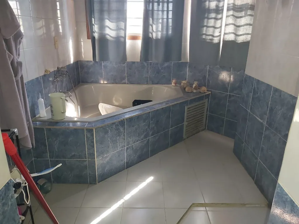 CASA DE 2 PLANTAS CON PISCINA SOBRE SOLDADO OVELAR FERNANDO DE LA MORA ZONA SUR — foto 3