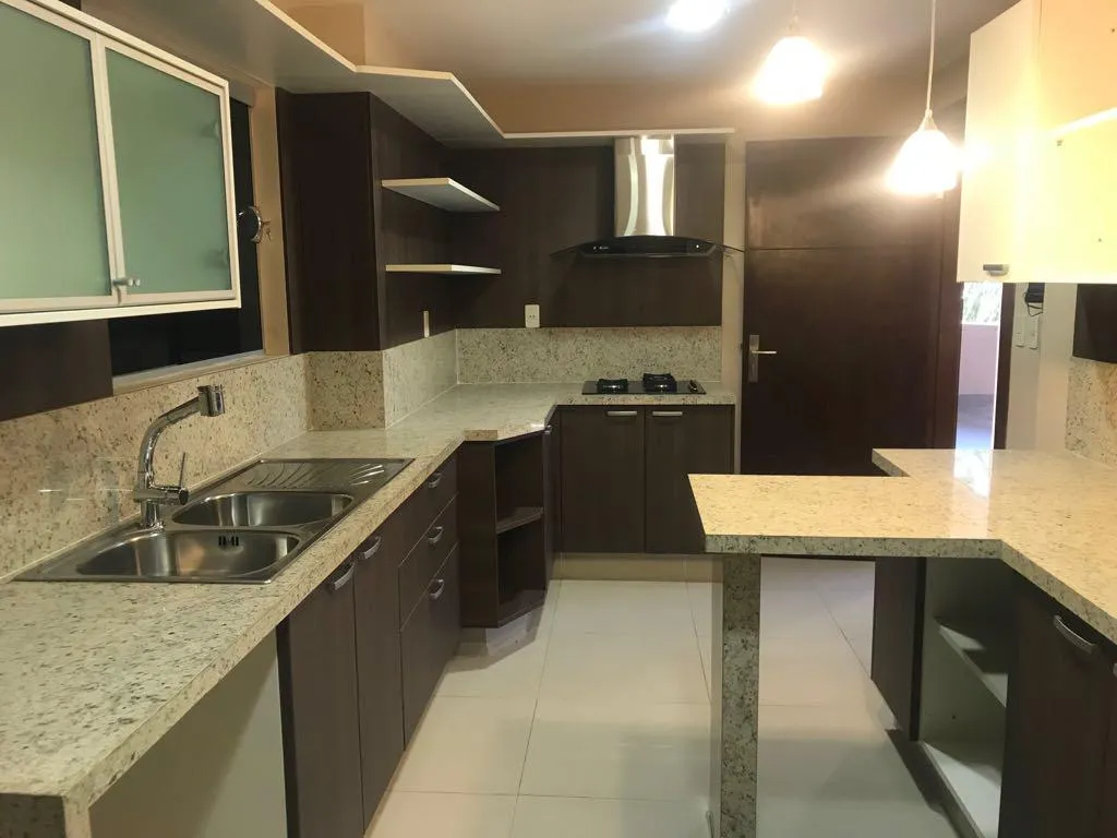 Alquilo departamento zona Villa Morra — foto 3