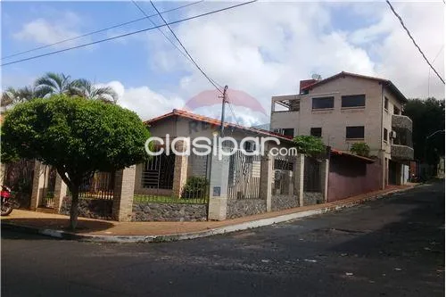Super Casa con piscina y dpto en esquina! 3 plantas — foto 3
