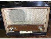 Vendo radio antigua Philips funcionando