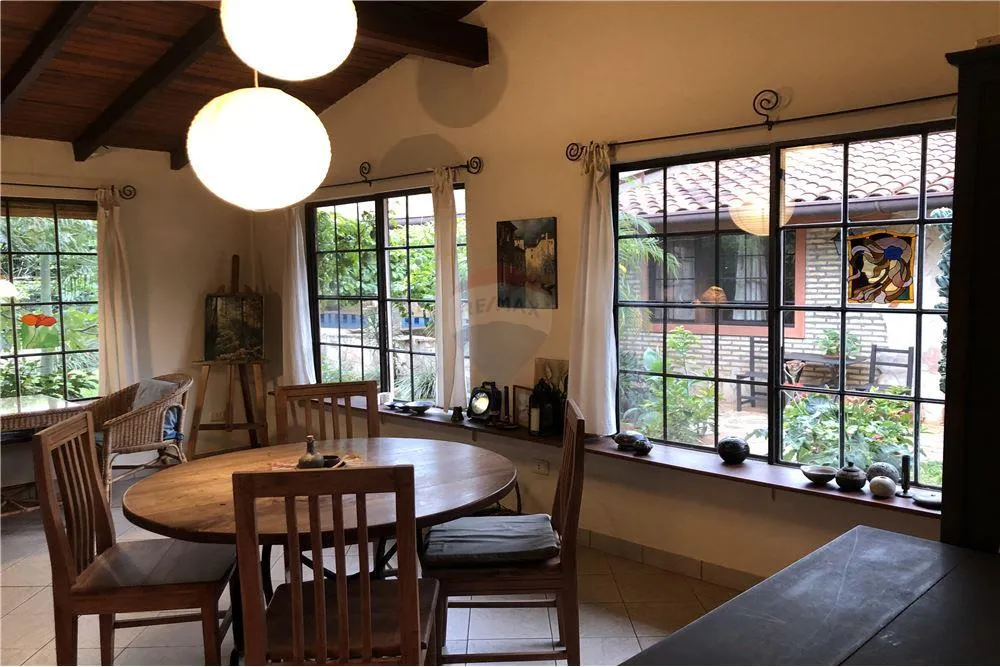 Venta, Casa Mediterránea con 2 Deptos. Guarambaré — foto 2