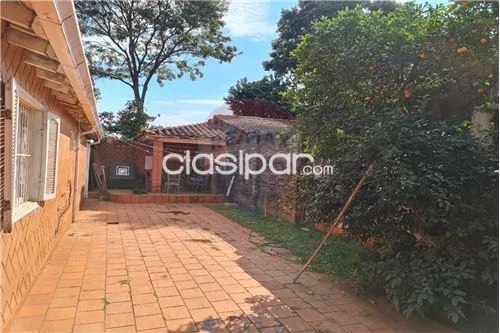 EN VENTA CASA A REF O DEMOLER EN LOS LAURELES — foto 2
