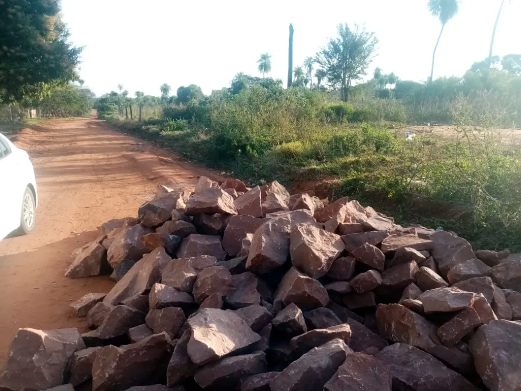 OFERTO HERMOSO TERRENO EN AREGUA, PINDOLO, CERCA DE LA GOBERNACION. — foto 2