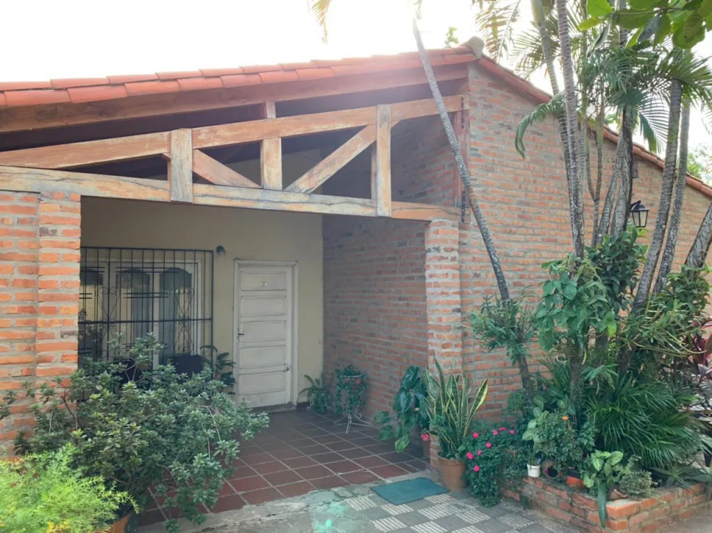 ❗Vendo chalet de 3 habitaciones en barrio san jorge Ykua Sati - (zona iglesia betel) — foto 2