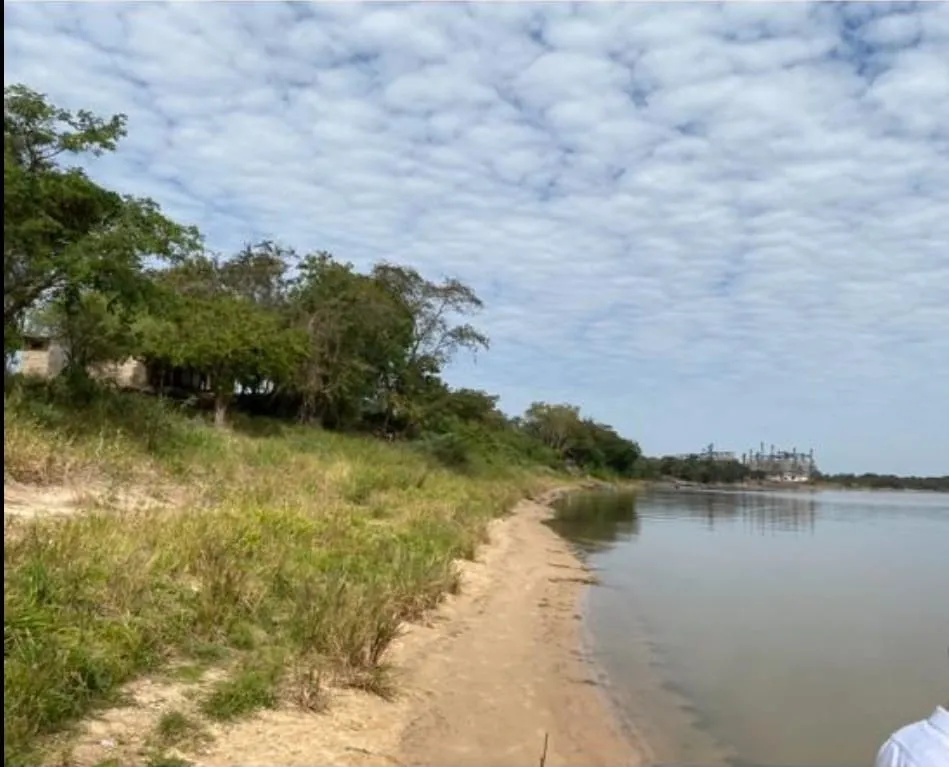 TERRENO PARA PUERTO INDUSTRIA LOGISTICA SOBRE RIO PARAGUAY 650,000 USD — foto 2