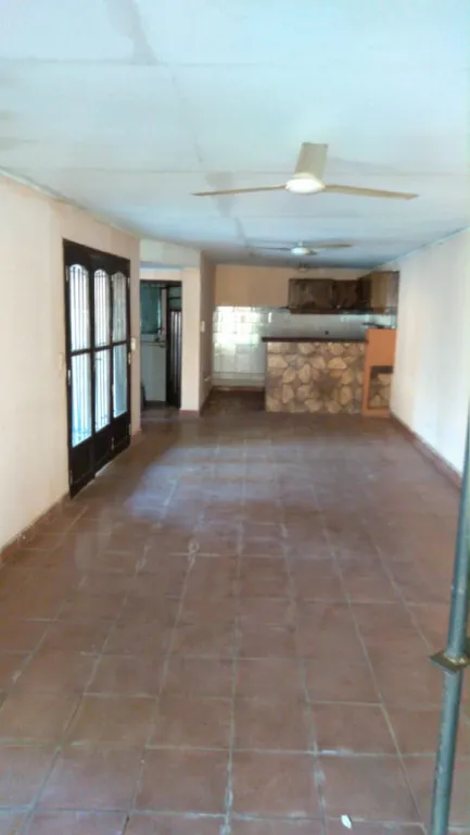 Casa en Ñemby, amplio patio, estilo Colonial, tipo casa quinta — foto 3