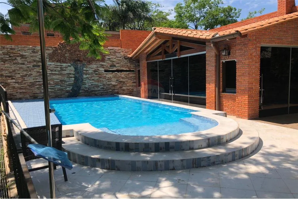 CASA QUINTA CON GRAN PARQUE LINDANDO CON U.C.A. — foto 3