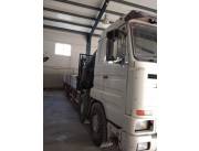 Disponible para importación Scania 113 400 8x2 con Grua Hiab 550 con mando a distancia