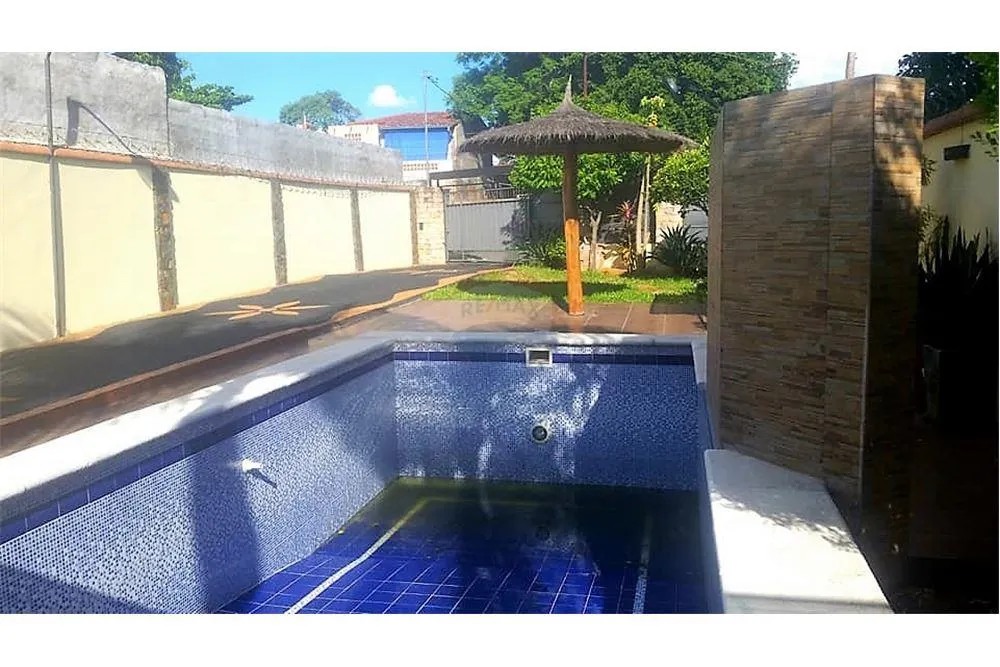 Residencia en Republicano, a pocas cuadras de la Avda. Perón y de la Avda. Félix Bogado. — foto 2