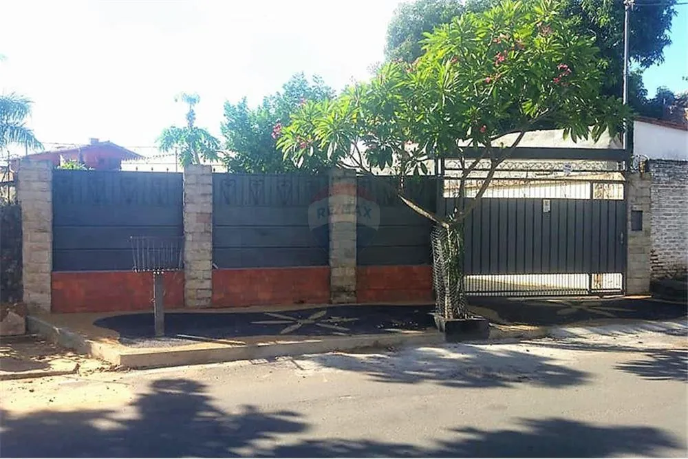 Residencia en Republicano, a pocas cuadras de la Avda. Perón y de la Avda. Félix Bogado. — foto 3