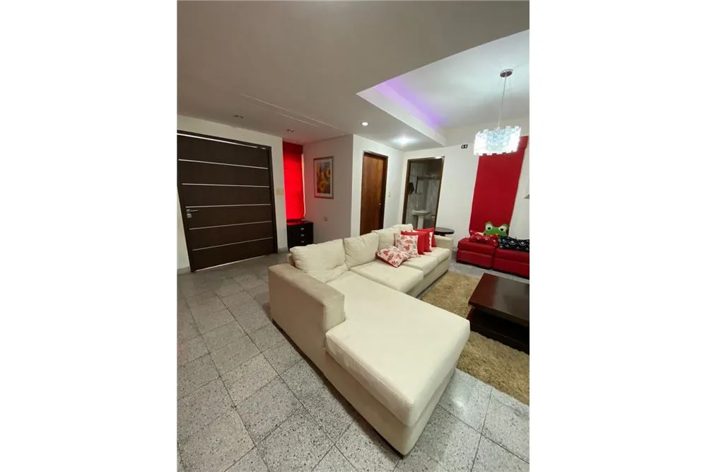 VENDO AMPLIA CASA EN FERNANDO DE LA MORA ZONA SUR — foto 2