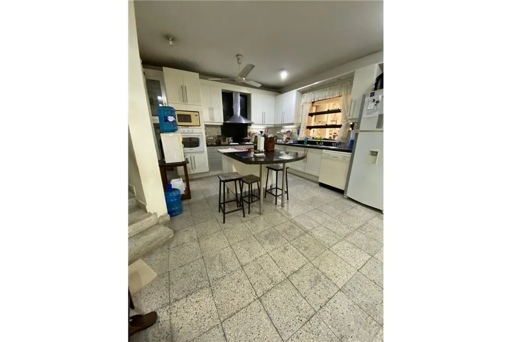 VENDO AMPLIA CASA EN FERNANDO DE LA MORA ZONA SUR — foto 3
